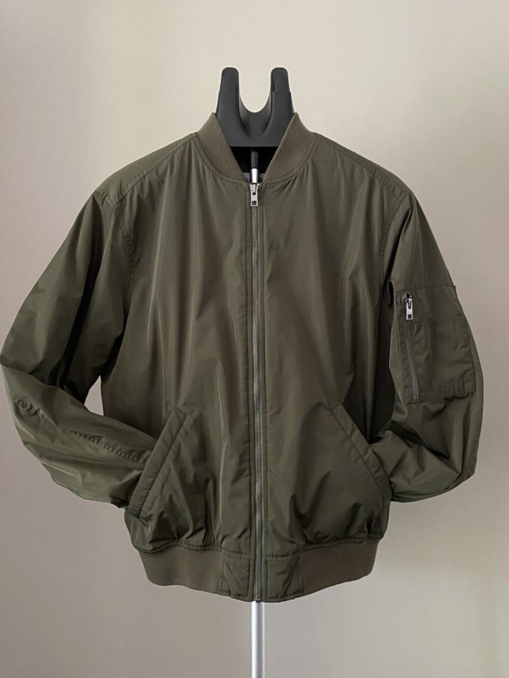 OLD NAVY WATER- RESISTANT BOMBER JACKET - MEN'S MEDIUM